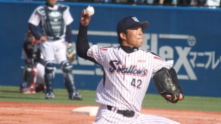 FC Tokyo mascot Tokyo Drompa and Baseballteam Tokyo Yakult Swallows News  Photo - Getty Images