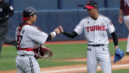 LG Twins Baseball Club added 9 - LG Twins Baseball Club